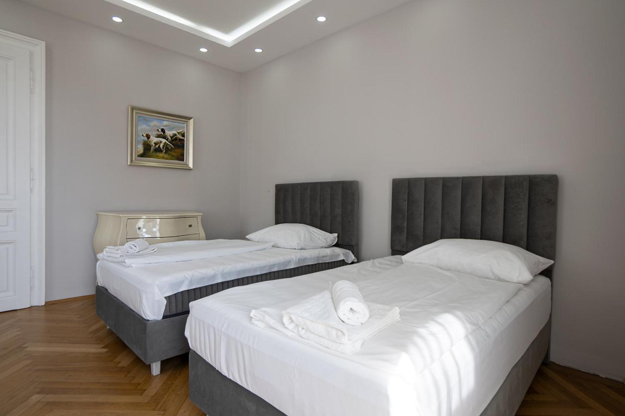 וינה Charming 2-Room Apartment With Balcony, 15 Min To Center מראה חיצוני תמונה