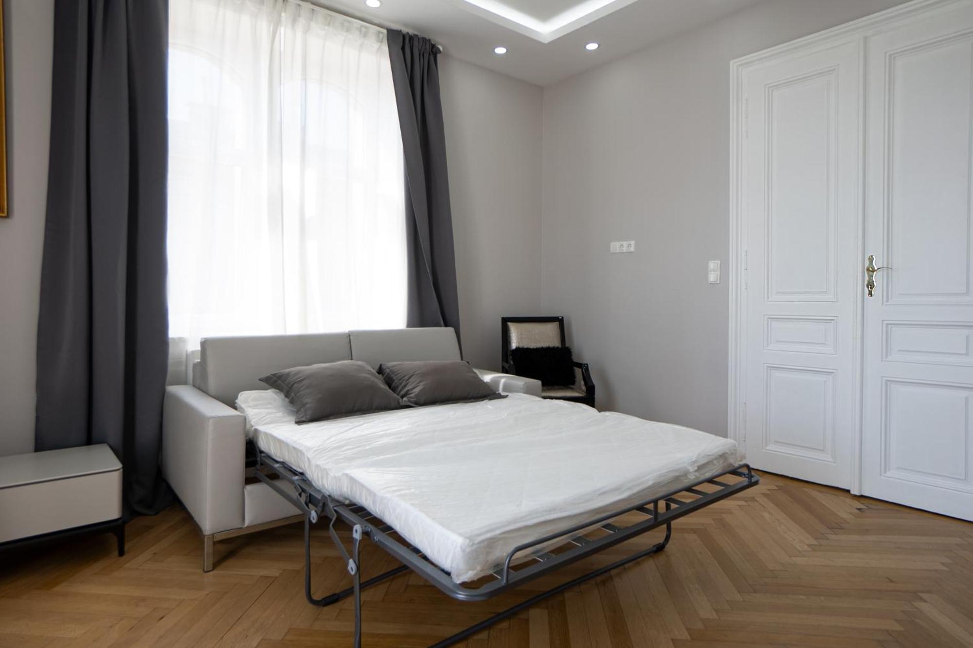 וינה Charming 2-Room Apartment With Balcony, 15 Min To Center מראה חיצוני תמונה