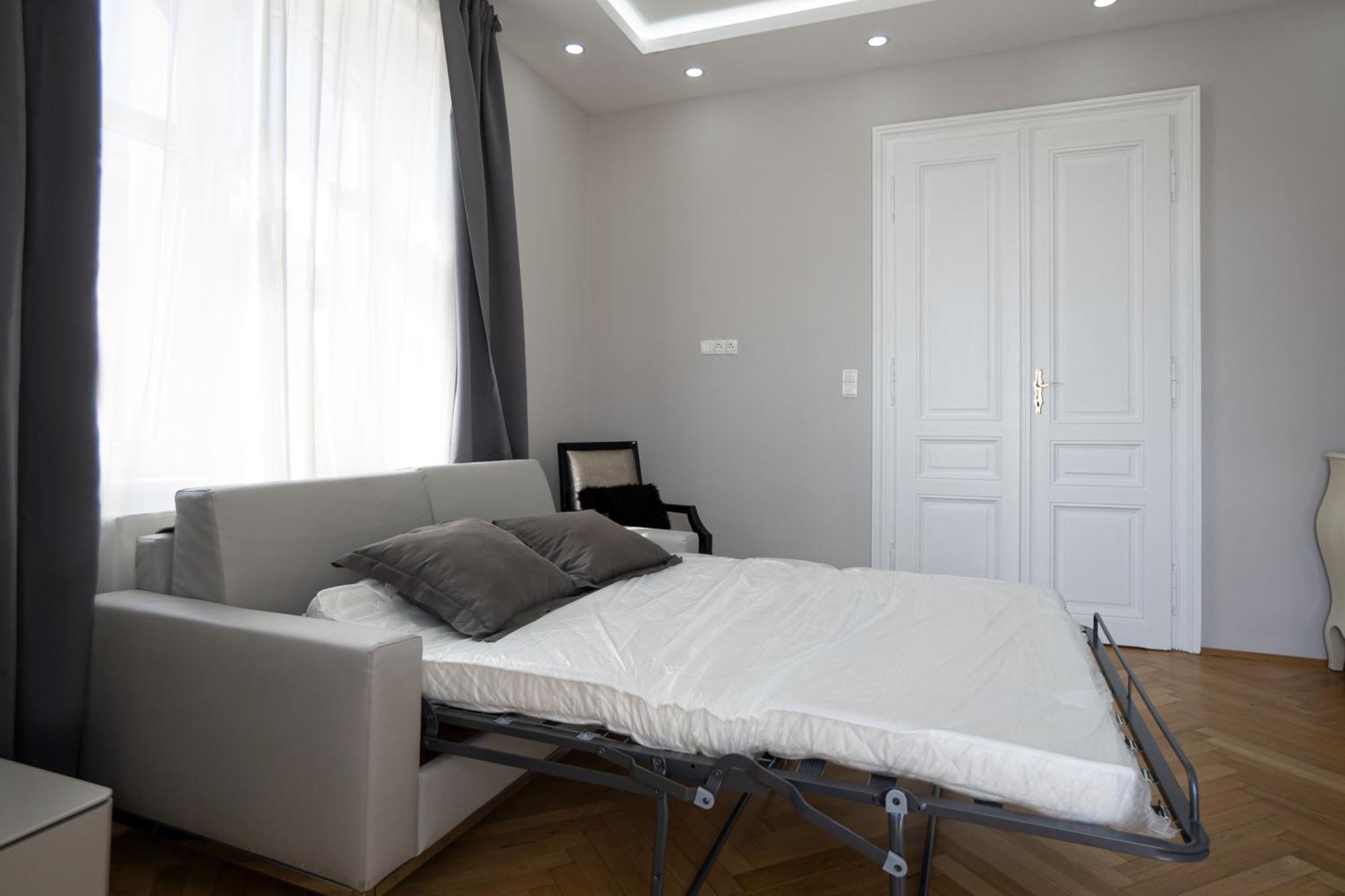 וינה Charming 2-Room Apartment With Balcony, 15 Min To Center מראה חיצוני תמונה