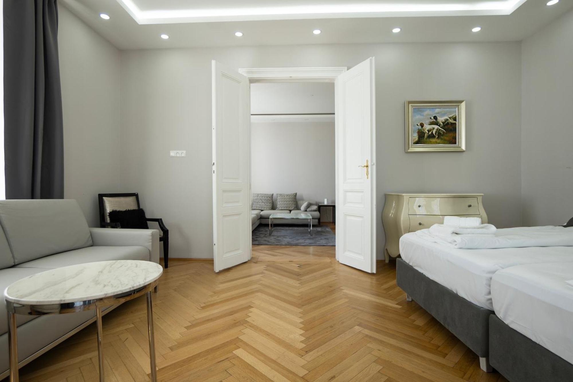 וינה Charming 2-Room Apartment With Balcony, 15 Min To Center מראה חיצוני תמונה