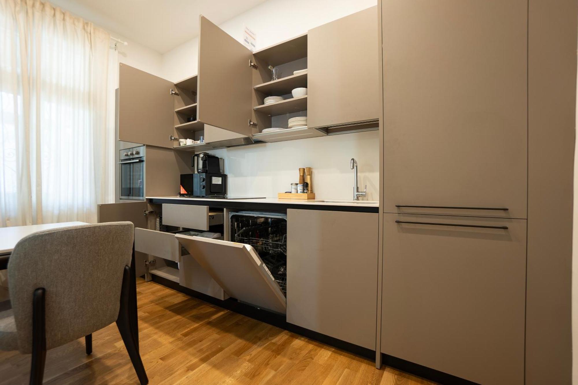 וינה Charming 2-Room Apartment With Balcony, 15 Min To Center מראה חיצוני תמונה