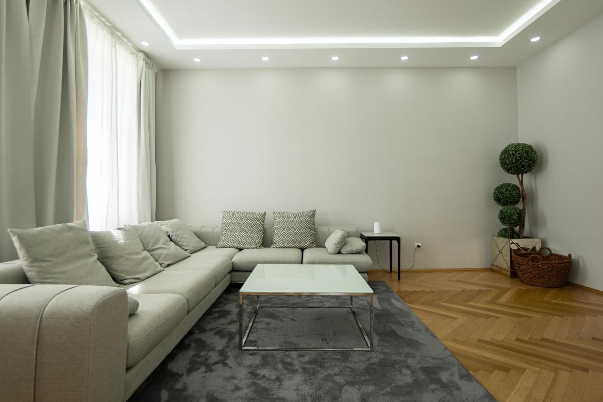 וינה Charming 2-Room Apartment With Balcony, 15 Min To Center מראה חיצוני תמונה