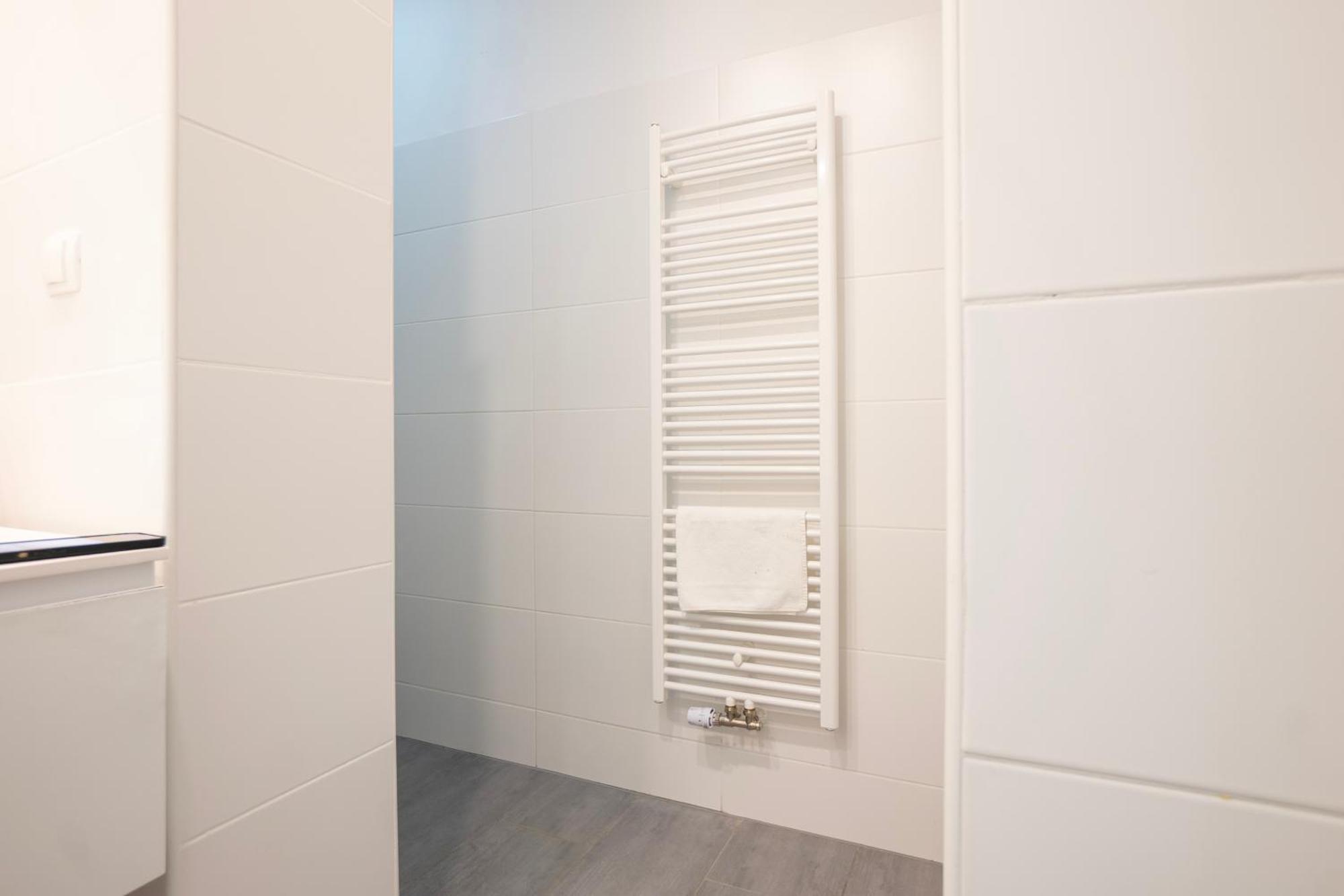 וינה Charming 2-Room Apartment With Balcony, 15 Min To Center מראה חיצוני תמונה
