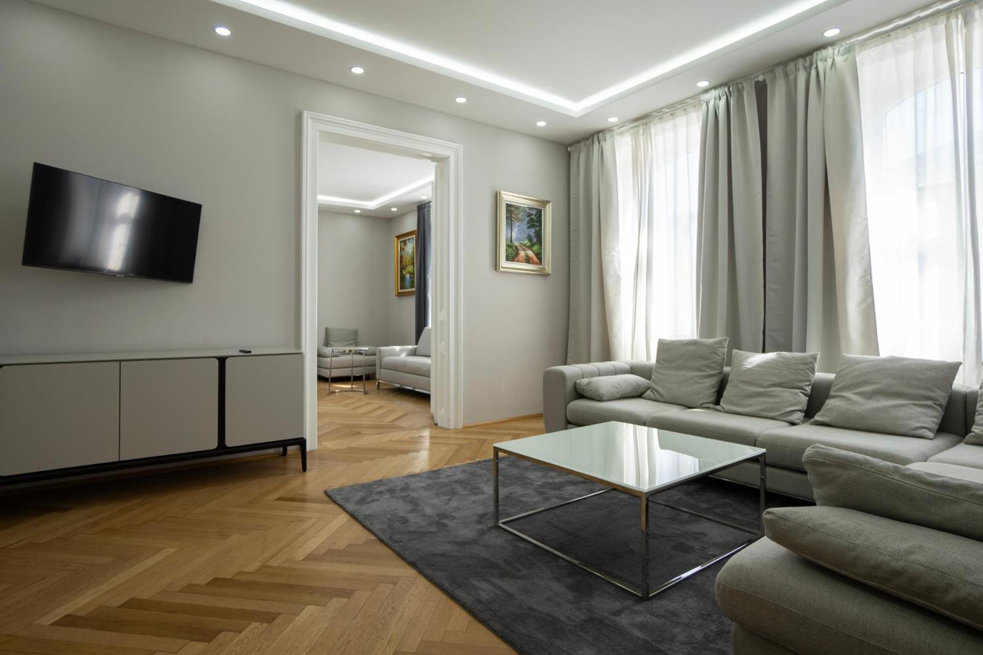 וינה Charming 2-Room Apartment With Balcony, 15 Min To Center מראה חיצוני תמונה