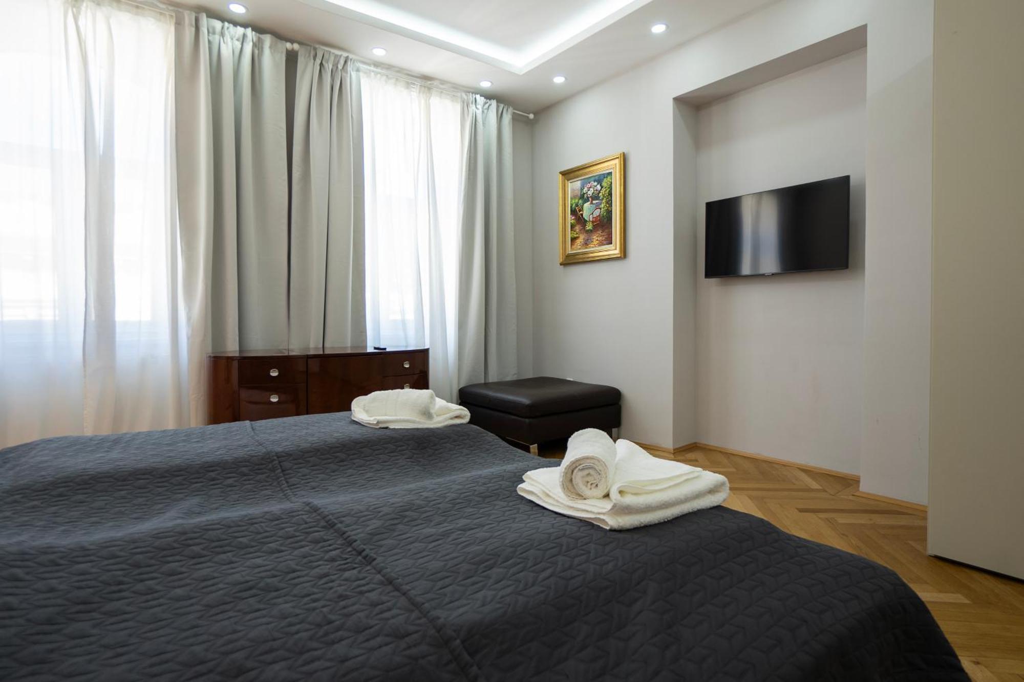 וינה Charming 2-Room Apartment With Balcony, 15 Min To Center מראה חיצוני תמונה